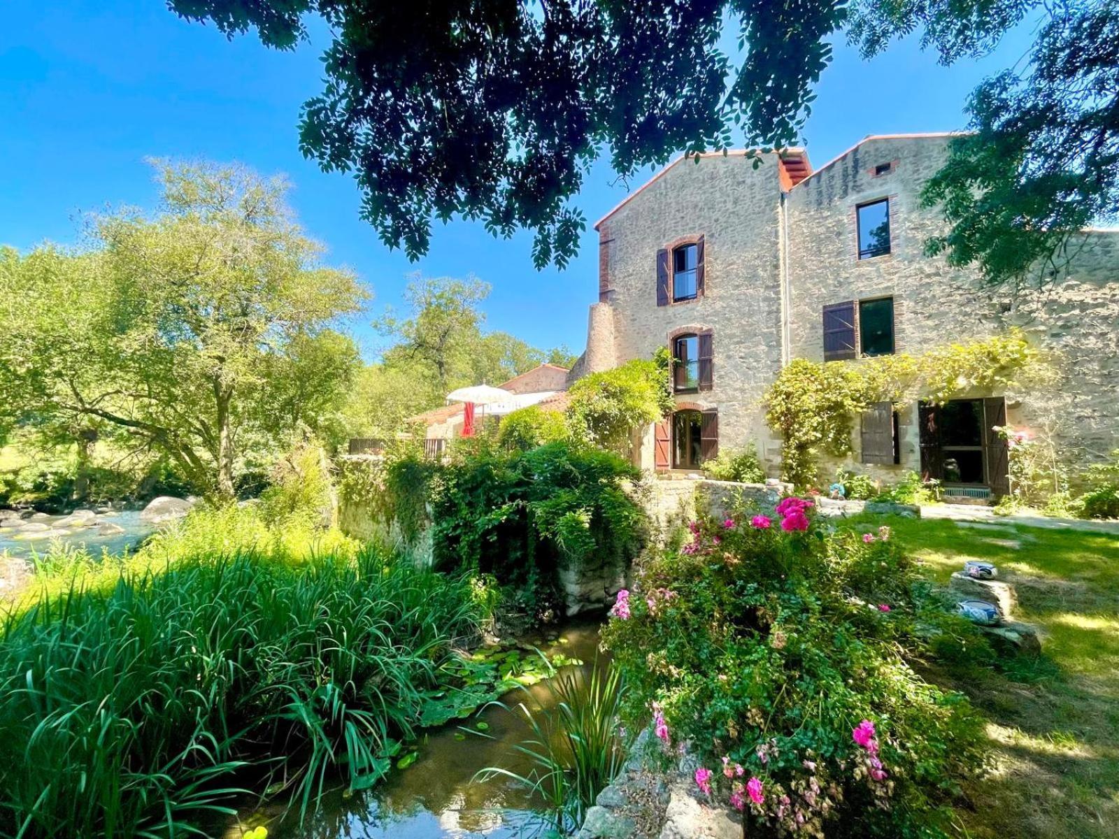 Bed and Breakfast Le Moulin Du Guy, Proche Du Puy Dufou Chanverrie Экстерьер фото