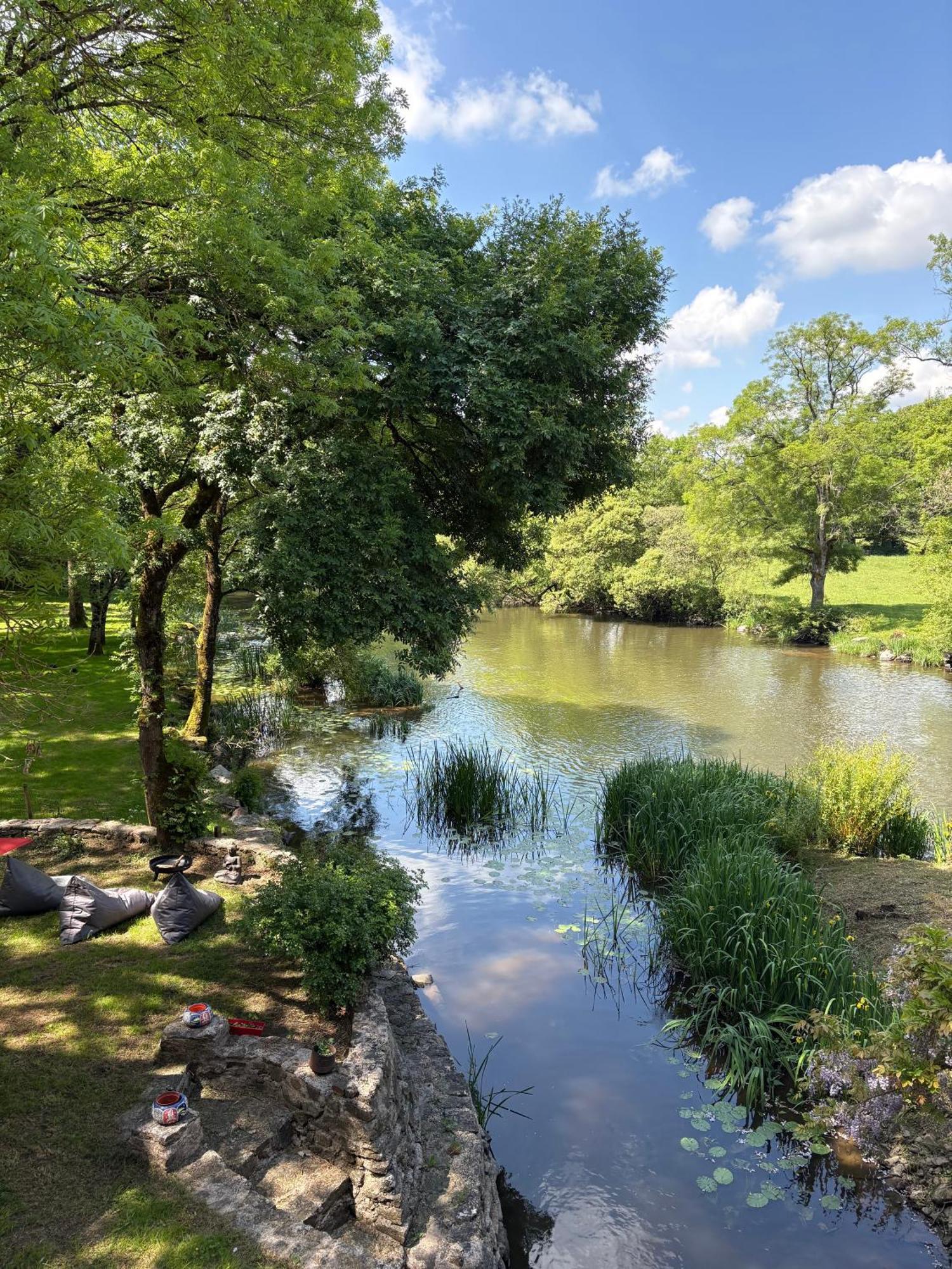 Bed and Breakfast Le Moulin Du Guy, Proche Du Puy Dufou Chanverrie Экстерьер фото