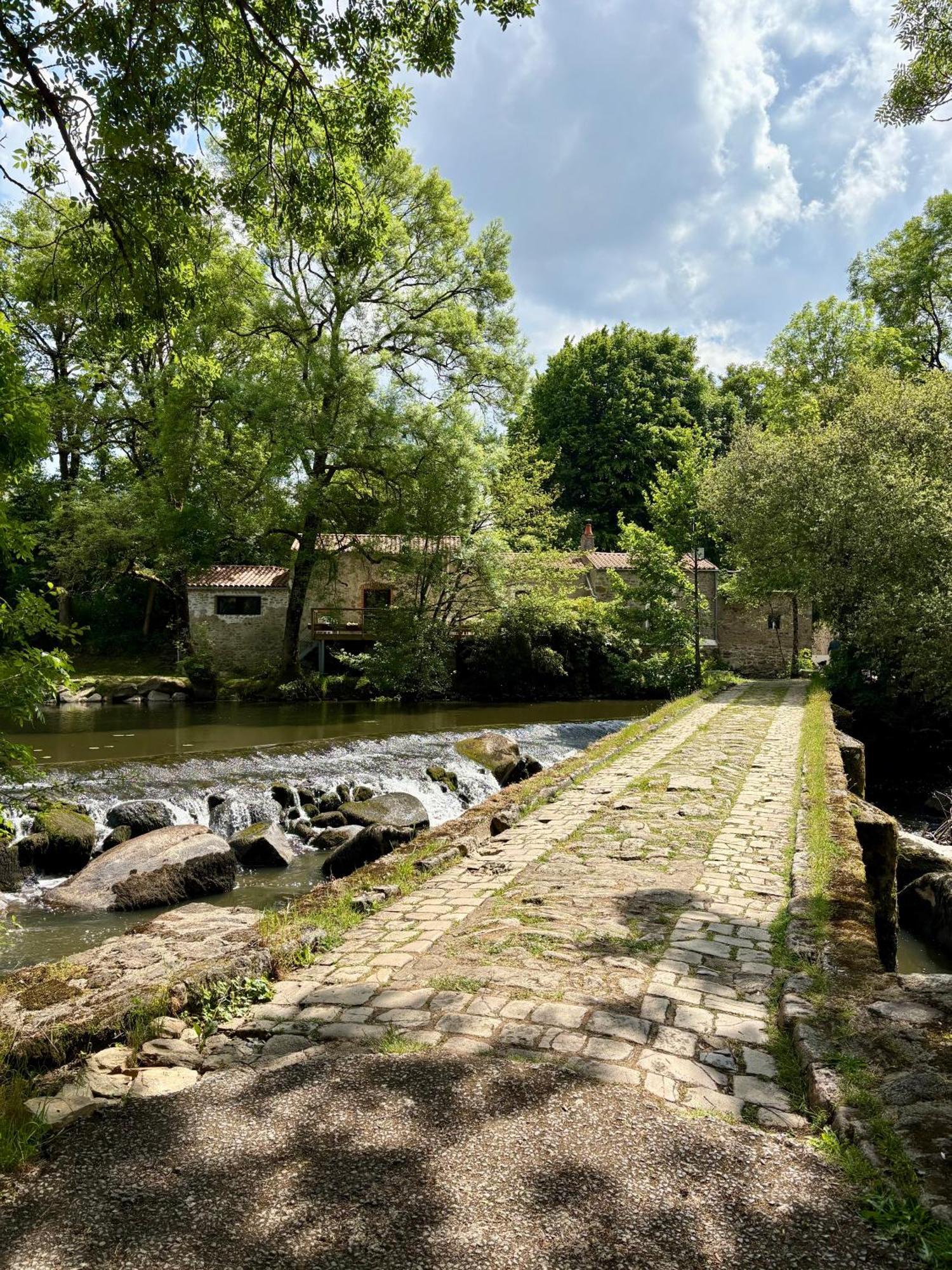 Bed and Breakfast Le Moulin Du Guy, Proche Du Puy Dufou Chanverrie Экстерьер фото